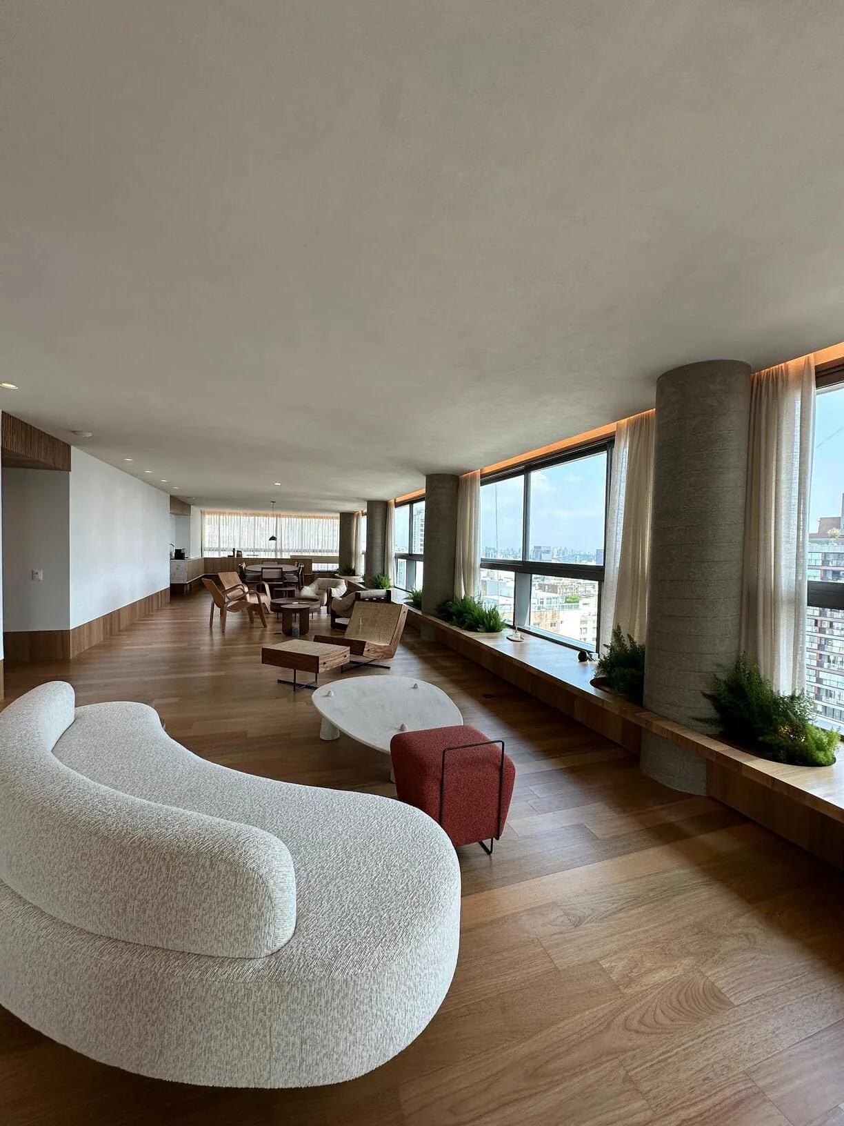 Ambiente corporativo finalizado — obra comercial Arpe
