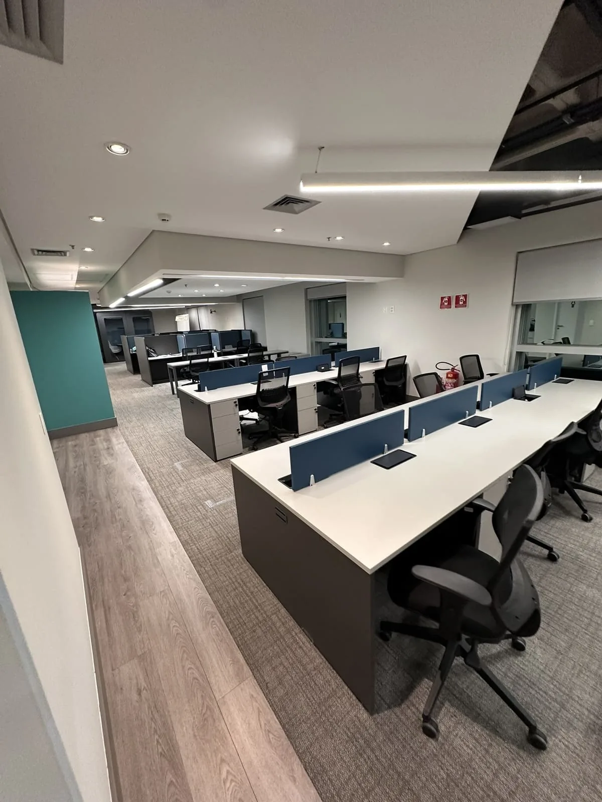 Estações de trabalho do escritório Group Forza